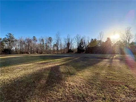 Exterior - 2904 E Courthouse Rd, Crewe, VA 23930 photo 1 of 1