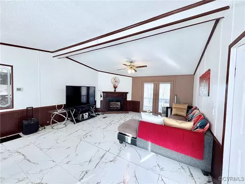 Living - 2904 E Courthouse Rd, Crewe, VA 23930 photo 1 of 2