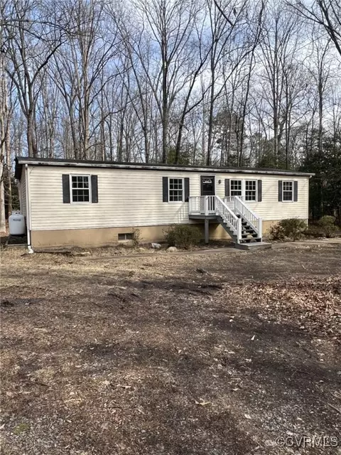 8452 Track Rd, Mechanicsville, VA 23116