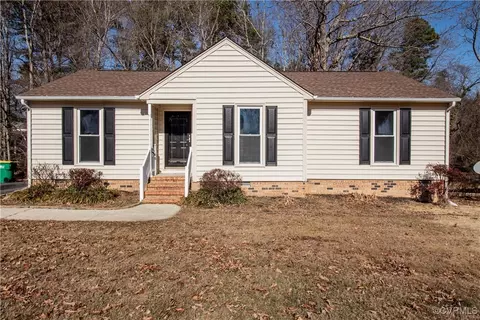 3917 Robin Hood Dr, Hopewell, VA 23860