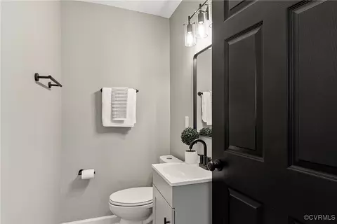 Bath - 2203 Lamb Ave, Richmond, VA 23222 photo 2 of 5