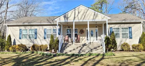 653 Eastern View Rd, Dunnsville, VA 22454