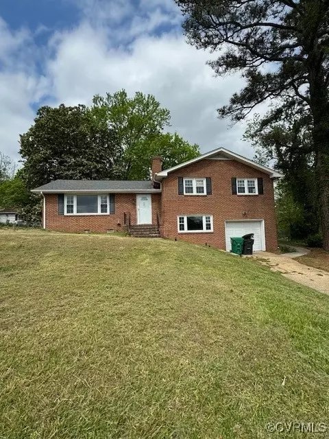 812 Lakewood Dr, Colonial Heights, VA 23834