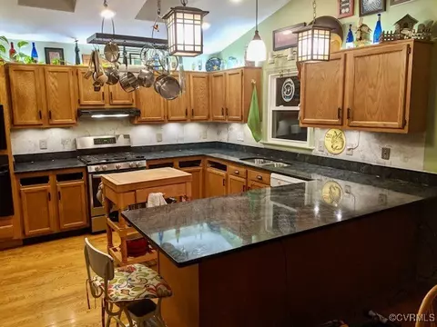 3728 Old Parrish Trce, Gum Spring, VA 23065 photo 3