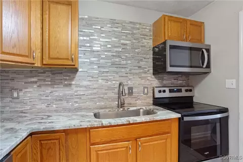 17 Kingslee Ln, Hampton, VA 23669 photo 10