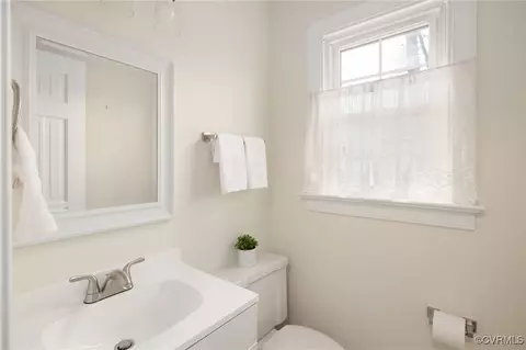 Bath - 3915 Cresthill Rd, Chester, VA 23831 photo 1 of 5