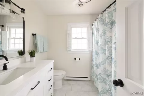 Bath - 3915 Cresthill Rd, Chester, VA 23831 photo 4 of 5