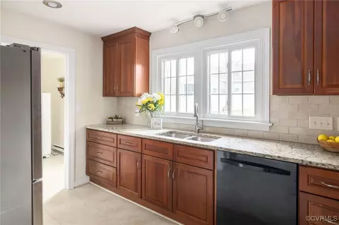 Kitchen - 3915 Cresthill Rd, Chester, VA 23831 photo 2 of 3