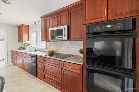 Kitchen - 3915 Cresthill Rd, Chester, VA 23831 photo 3 of 3