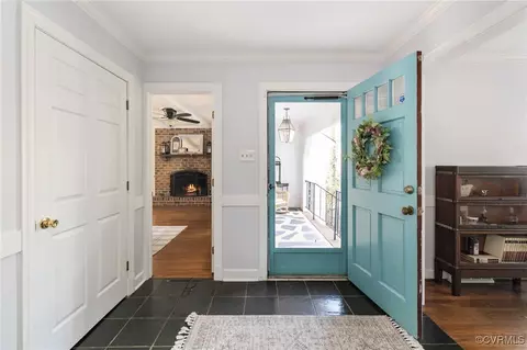 Entry Way - 2130 Oakengate Ln, Midlothian, VA 23113 photo 5 of 8