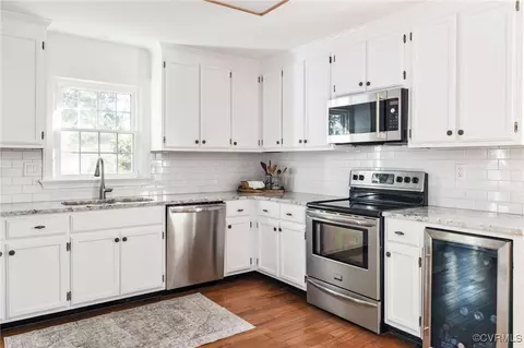 Kitchen - 2130 Oakengate Ln, Midlothian, VA 23113 photo 3 of 4