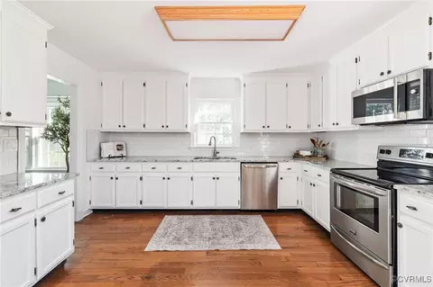 Kitchen - 2130 Oakengate Ln, Midlothian, VA 23113 photo 2 of 4
