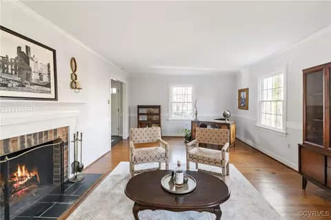 Living - 2130 Oakengate Ln, Midlothian, VA 23113 photo 2 of 5