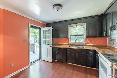 Kitchen - 7300 Key Deer Cir, Midlothian, VA 23112 photo 1 of 2