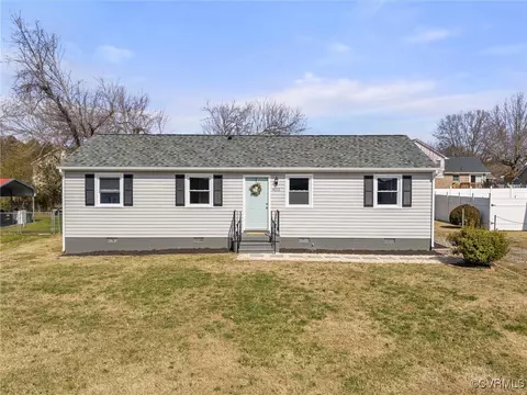 4011 Yorktown Dr, Hopewell, VA 23860