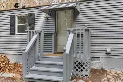 9431 Sheldon Ln, Gloucester, VA 23061 photo 5