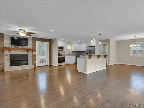 Living - 12110 Bailey Bridge Rd, Midlothian, VA 23112 photo 1 of 5