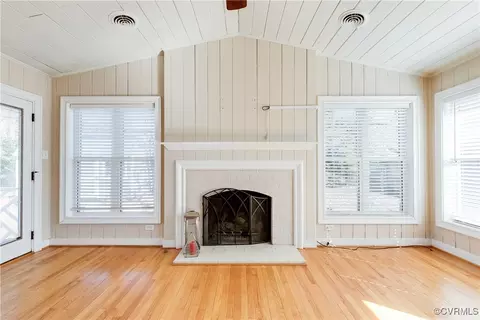 Living - 9302 Freestone Ave, Henrico, VA 23229 photo 5 of 8