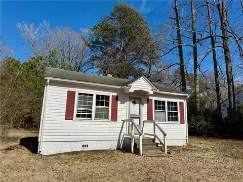 217 Savedge Ave, Wakefield, VA 23888