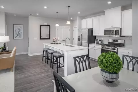 15801 Hallowell Rdg #204, Moseley, VA 23120