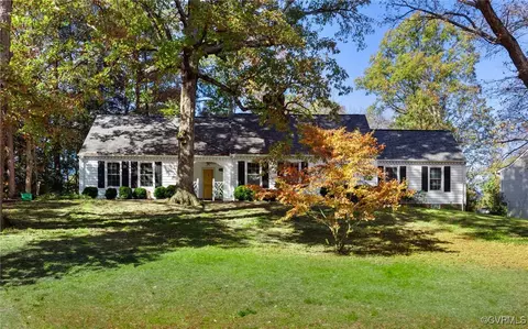 11740 Dewberry Ln, Chester, VA 23831