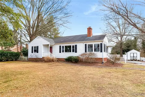 371 Lakeside Dr, Warsaw, VA 22572
