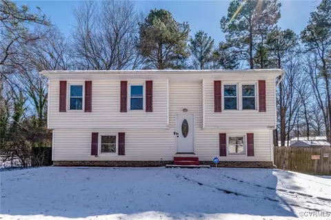 13401 Bermuda Place Dr, Chester, VA 23836