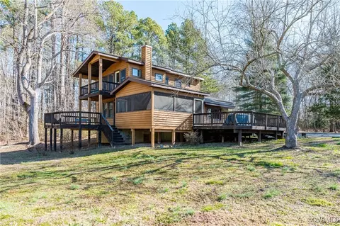 308 Kings Mill Rd, Hague, VA 22469