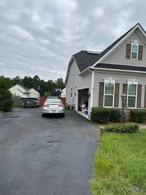 3606 Ethens Point Ln, Chester, VA 23831