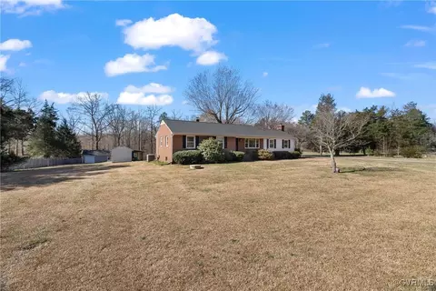 9221 E Patrick Henry Rd, Ashland, VA 23005