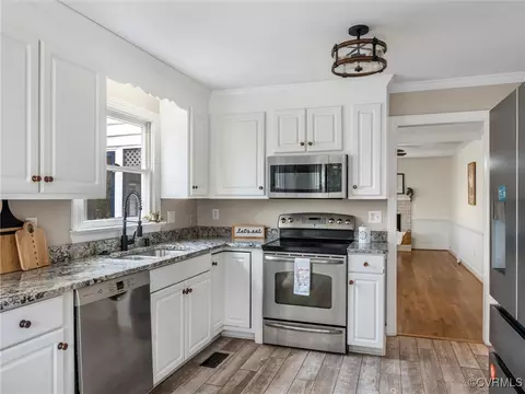 Kitchen - 5503 Silver Birch Ln, Midlothian, VA 23112 photo 2 of 8