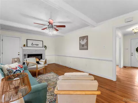 Living - 5503 Silver Birch Ln, Midlothian, VA 23112 photo 4 of 5