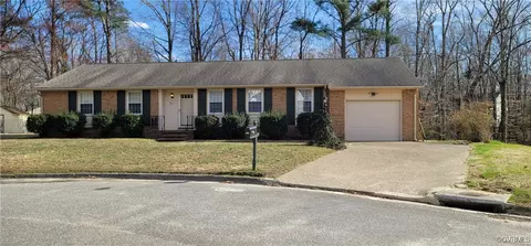 105 Lexington Dr, Colonial Heights, VA 23834