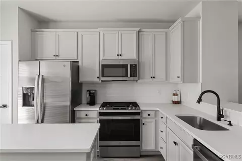 Kitchen - 1652 Ewing Park Loop, Midlothian, VA 23113 photo 2 of 4