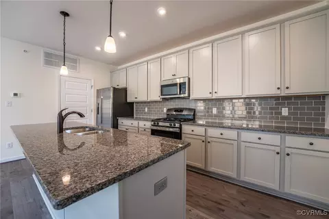 5304 Twisting Vine Ln #201, Glen Allen, VA 23059