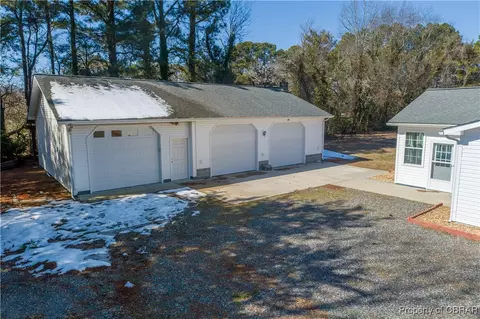 1868 Highland Dr, Gloucester Point, VA 23062 photo 2