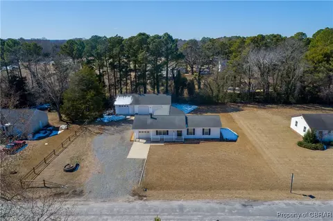1868 Highland Dr, Gloucester Point, VA 23062 photo 3