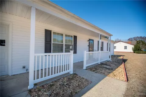 1868 Highland Dr, Gloucester Point, VA 23062 photo 7