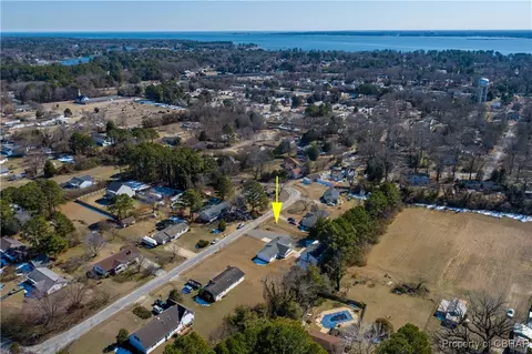 1868 Highland Dr, Gloucester Point, VA 23062 photo 4