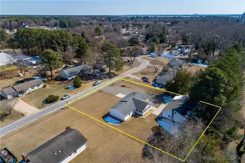1868 Highland Dr, Gloucester Point, VA 23062 photo 5