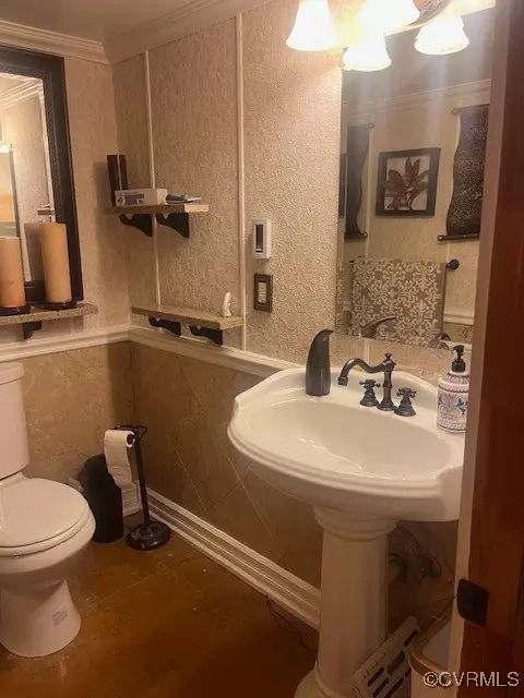 Bath - 8705 Lagrange St, Lorton, VA 22079 photo 5 of 6
