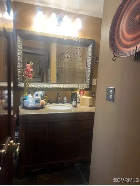 Bath - 8705 Lagrange St, Lorton, VA 22079 photo 2 of 6