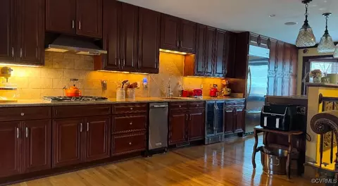 Kitchen - 8705 Lagrange St, Lorton, VA 22079 photo 2 of 2