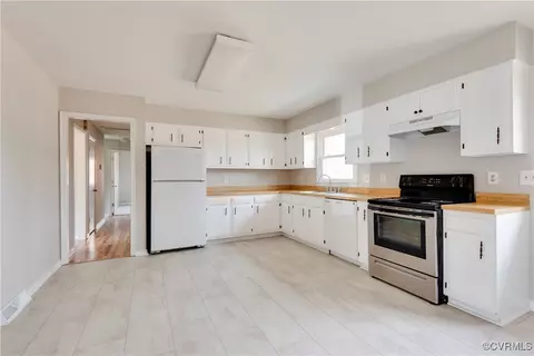Kitchen - 11506 Genito Rd, Midlothian, VA 23112 photo 1 of 8