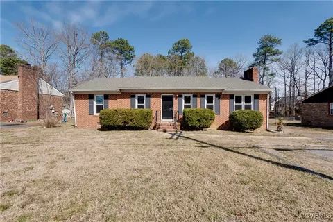 Exterior - 11506 Genito Rd, Midlothian, VA 23112 photo 2 of 11