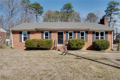 Exterior - 11506 Genito Rd, Midlothian, VA 23112 photo 4 of 11