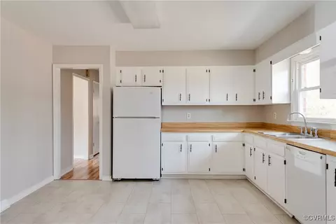Kitchen - 11506 Genito Rd, Midlothian, VA 23112 photo 3 of 8
