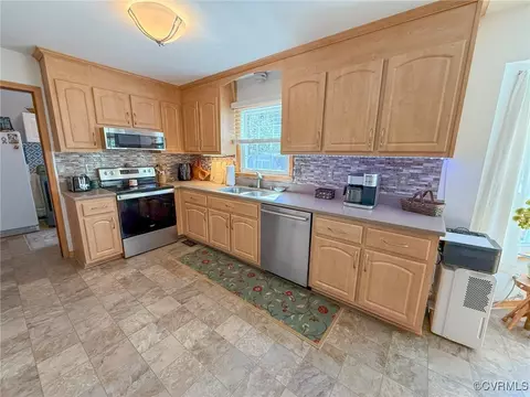Kitchen - 2828 Sutherland Rd, Sutherland, VA 23885 photo 2 of 4