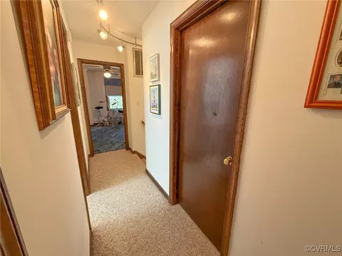 Entry Way - 2828 Sutherland Rd, Sutherland, VA 23885 photo 3 of 4