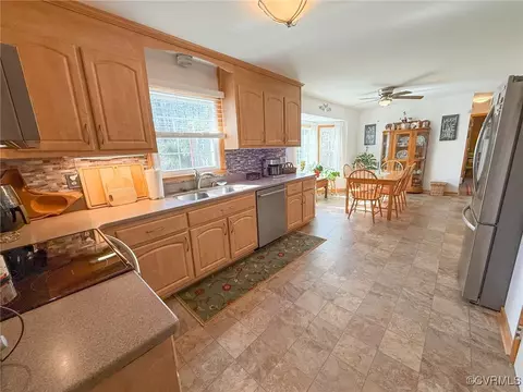 Kitchen - 2828 Sutherland Rd, Sutherland, VA 23885 photo 3 of 4